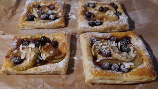 Тарталетки с яблоками и голубикой