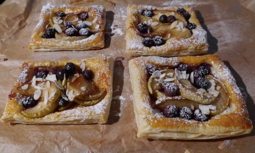 Рецепт тарталетки с яблоками и голубикой