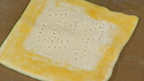 тарталетки с яблоками и голубикой