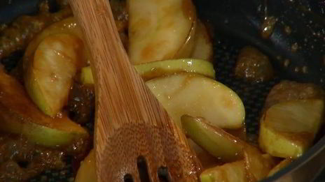 тарталетки с яблоками и голубикой