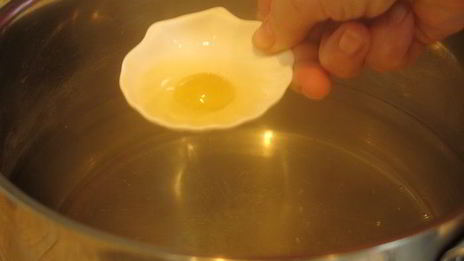 тарталетки с яйцом пашот