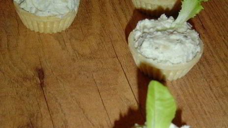 закусочные тарталетки с рокфором и помидорами черри