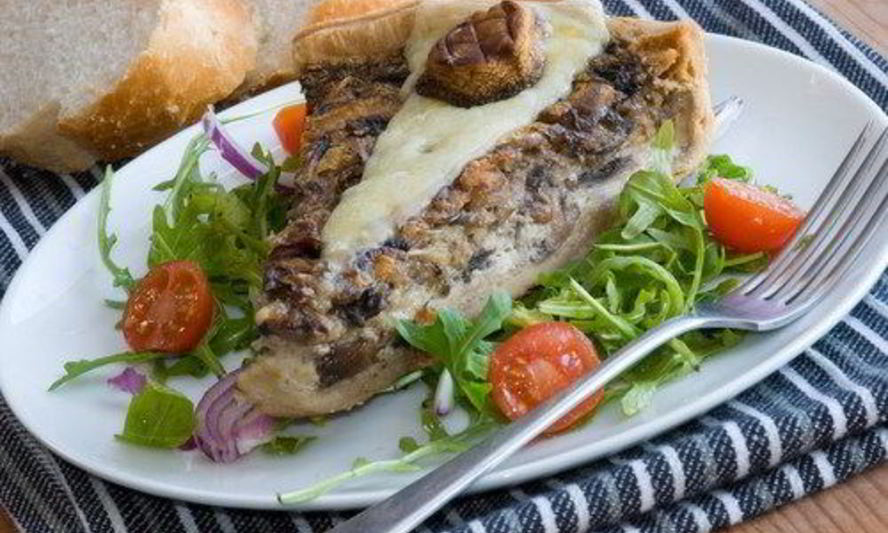 Рецепт грибной тарт с травами и грюйером