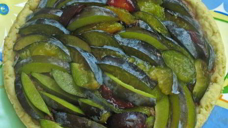 изысканный сливовый тарт