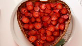 Клубничный тарт из свежей клубники