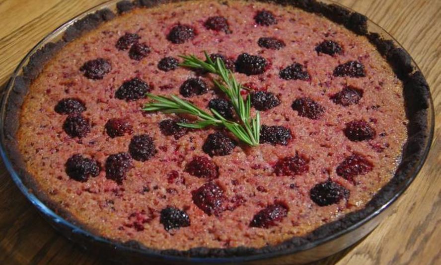 Рецепт медовый тарт с ежевикой и миндалем