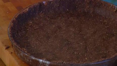 медовый тарт с ежевикой и миндалем