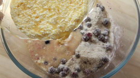 миндальный тарт с черной смородиной