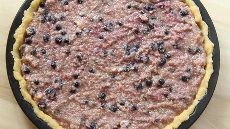 миндальный тарт с черной смородиной