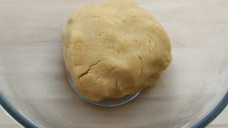 миндальный тарт с черной смородиной