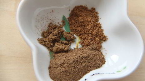 миндальный тарт с черной смородиной