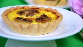 Мини тарты с грибами и пармезаном