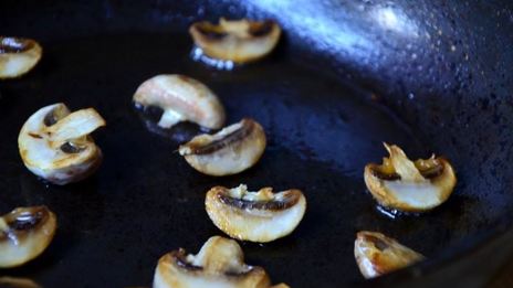 мини тарты с грибами и пармезаном