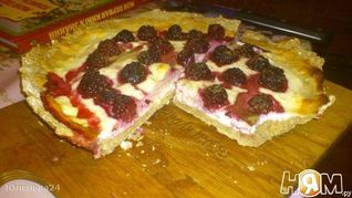 Овсяный тарт с ежевикой