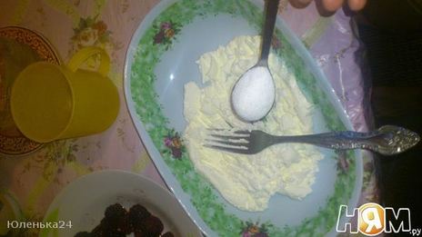 овсяный тарт с ежевикой