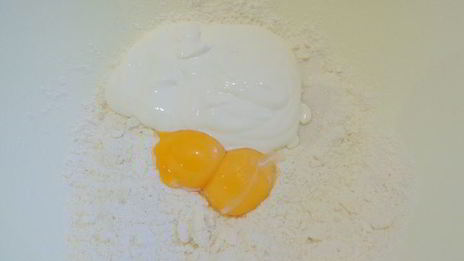 сметанный тарт с вишней и вином