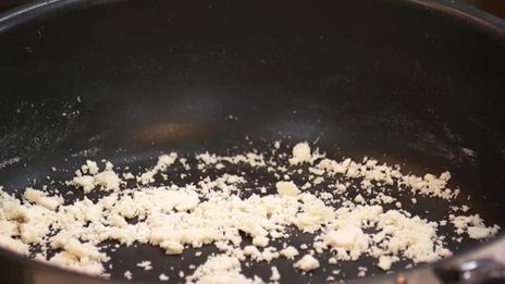 сытный тарт с моцареллой и помидорами