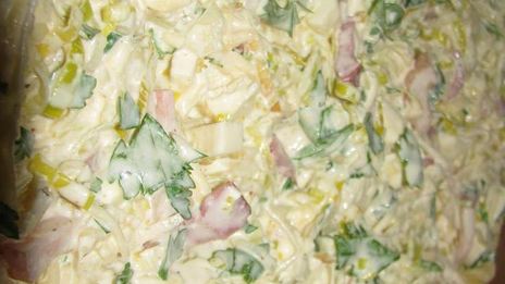 тарт 3 сыра с пореем, балыком и оливками