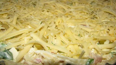 тарт 3 сыра с пореем, балыком и оливками