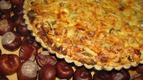 тарт 3 сыра с пореем, балыком и оливками