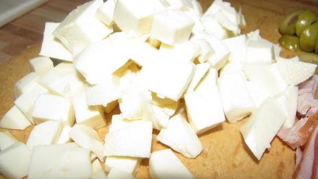 тарт 3 сыра с пореем, балыком и оливками