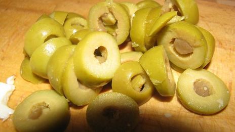 тарт 3 сыра с пореем, балыком и оливками