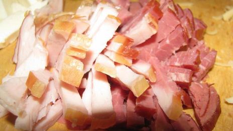 тарт 3 сыра с пореем, балыком и оливками