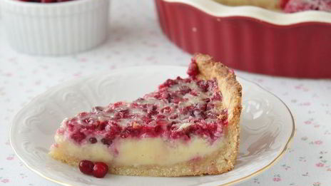 тарт с белым шоколадом и брусникой