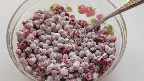 тарт с белым шоколадом и брусникой