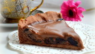 Тарт с черносливом и нежнейшим шоколадным ганашем