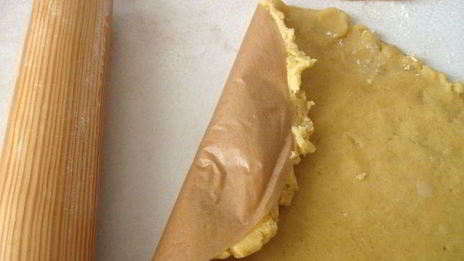 тарт с франжипаном и карамелизованной грушей