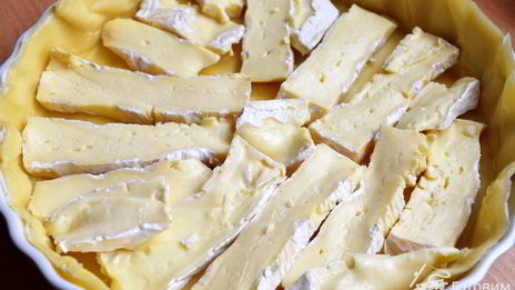 тарт с камамбером и абрикосами