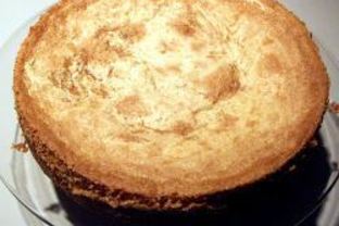 Тарт с малиной, ежевикой и меренгой