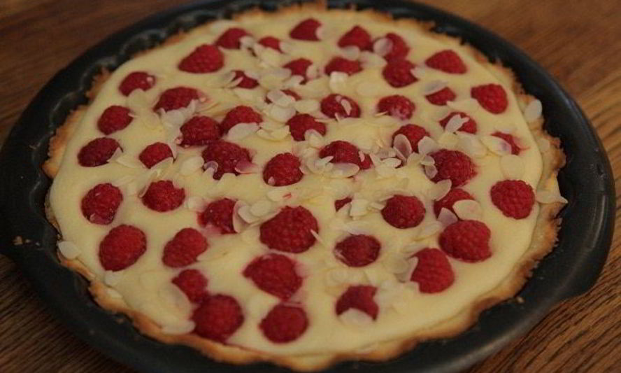 Рецепт тарт с малиной и миндалем