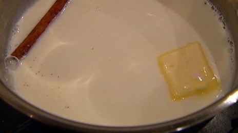 тарт с малиной и миндалем