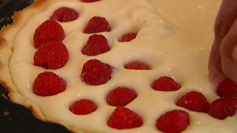 тарт с малиной и миндалем