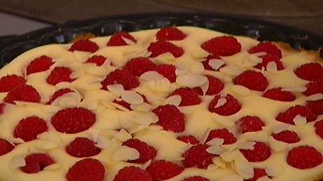 тарт с малиной и миндалем