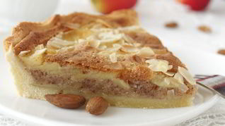 Тарт с миндалем и яблоками