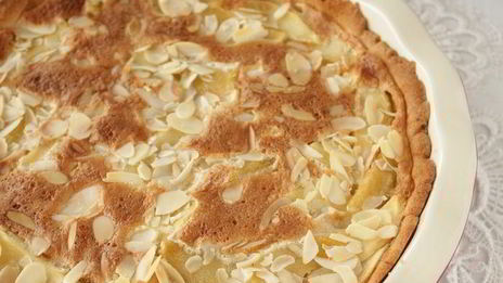 тарт с миндалем и яблоками