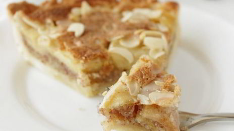 тарт с миндалем и яблоками