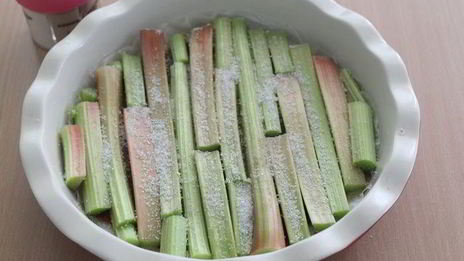 тарт с ревенем и кардамоном