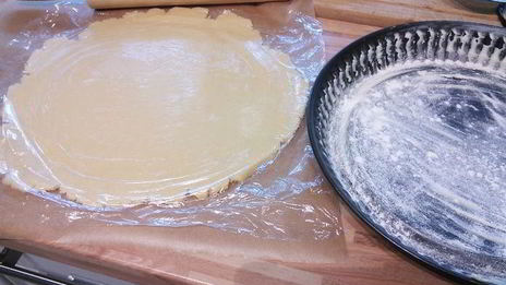 тарт с ревенем и сливочным кремом