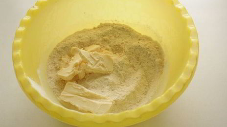 тарт с рикоттой и брусникой