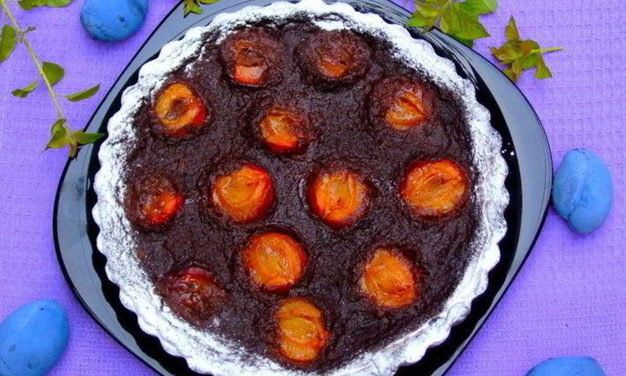 Рецепт тарт с шоколадным кремом и сливами