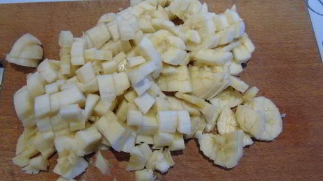 тарт с шоколадным кремом и сливами