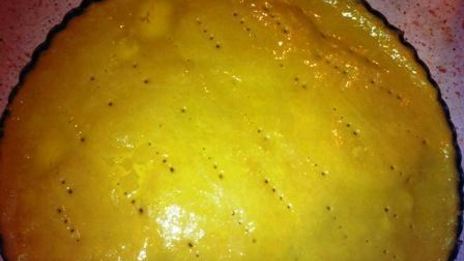 тарт с томатами и карамельным луком