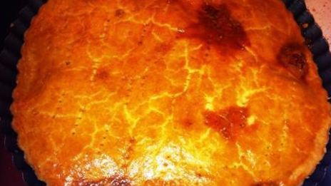 тарт с томатами и карамельным луком