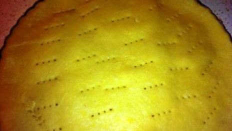 тарт с томатами и карамельным луком