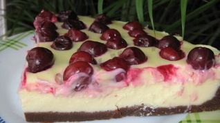 Тарт с творогом и вишней