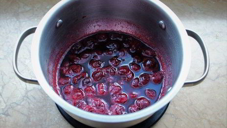 тарт с вишней и грецкими орехами